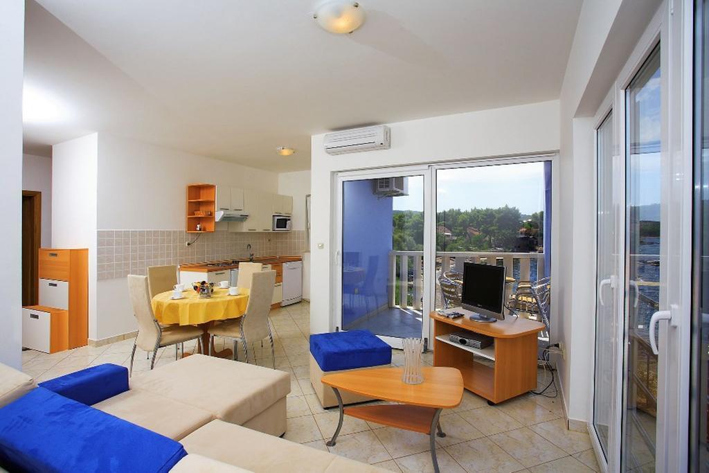 Aparthotel Marina Gromela Mirce Habitación foto