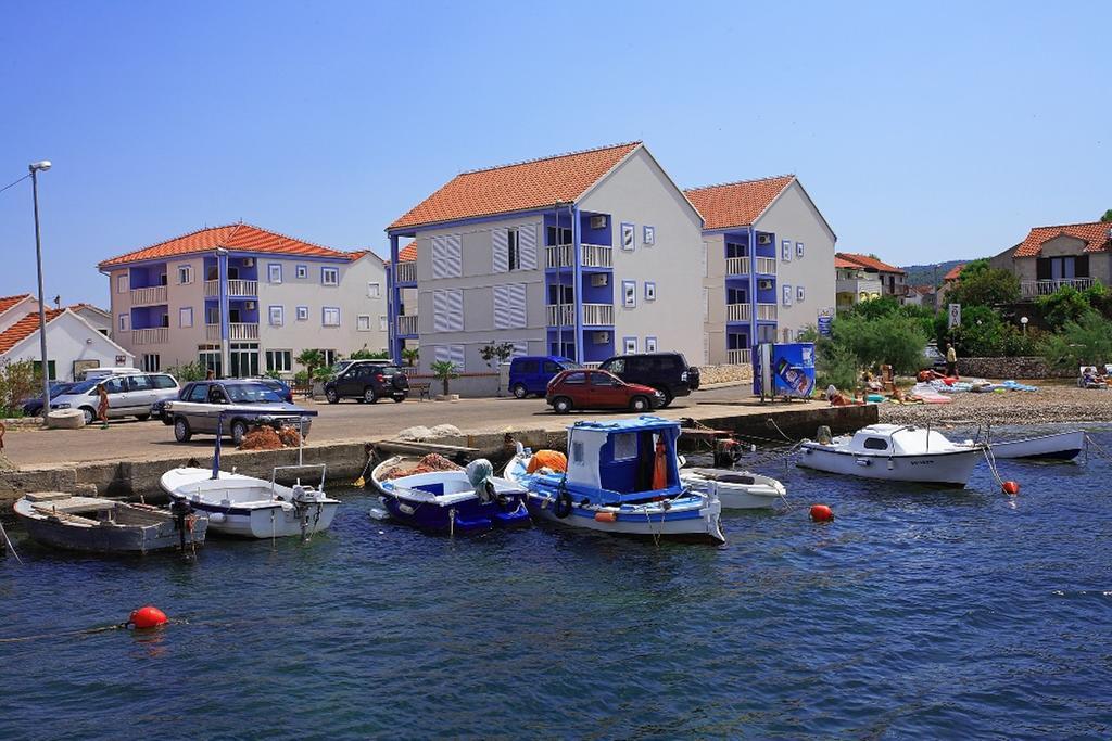 Aparthotel Marina Gromela Mirce Habitación foto