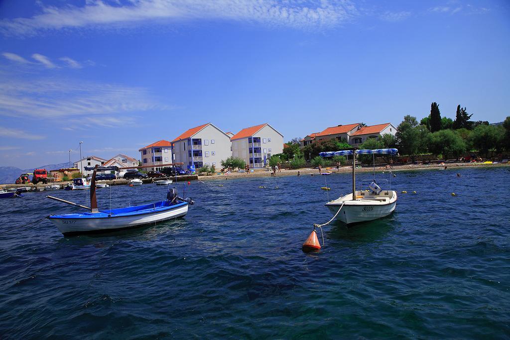 Aparthotel Marina Gromela Mirce Habitación foto